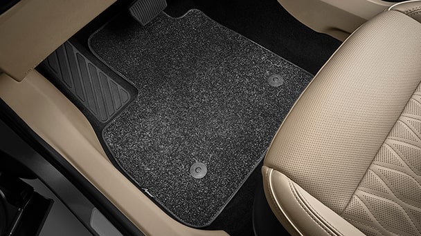 Floor Mats (First- and Second-Row Carpeted) (Dealer Installed Accessory**)