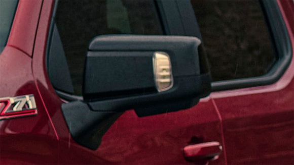 Outside power-adjustable vertical trailering mirrors with heated upper glass