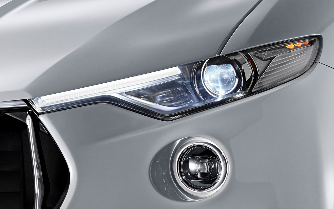 Bi-Xenon Headlamps with Integrated LED DRLs