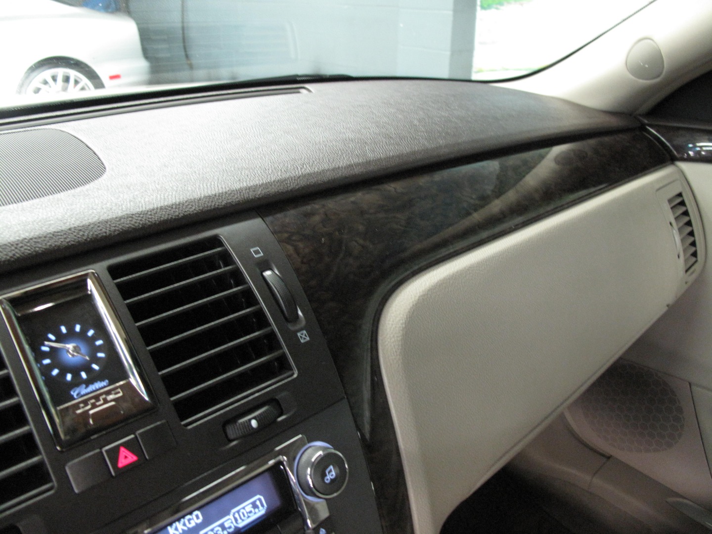2010 Cadillac DTS Base - Photo 33