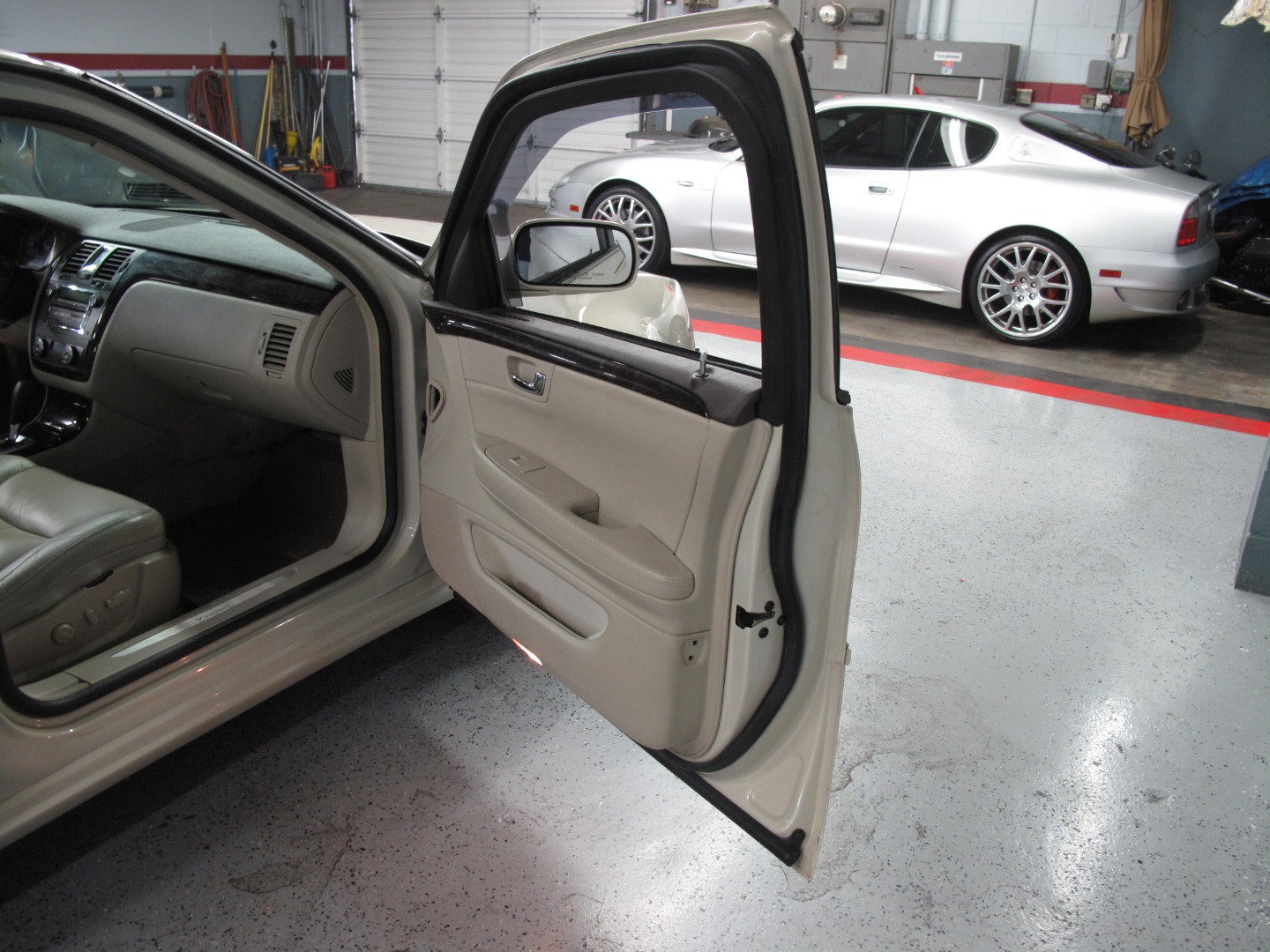 2010 Cadillac DTS Base - Photo 83