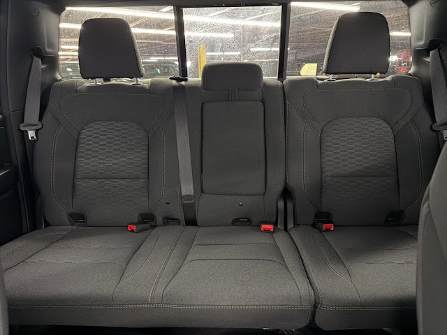 2026 RAM 1500 Express - Photo 18