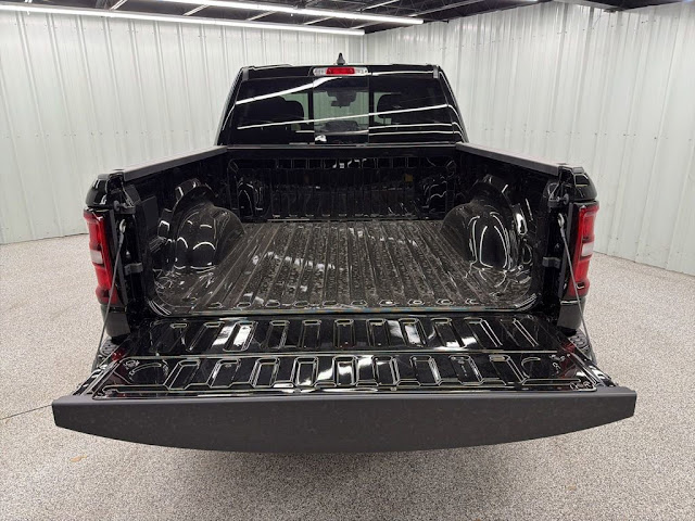 2026 RAM 1500 Express - Photo 8