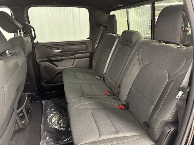 2026 RAM 1500 Express - Photo 10