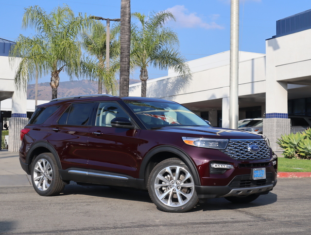 2023 Ford Explorer Platinum 4WD's photo