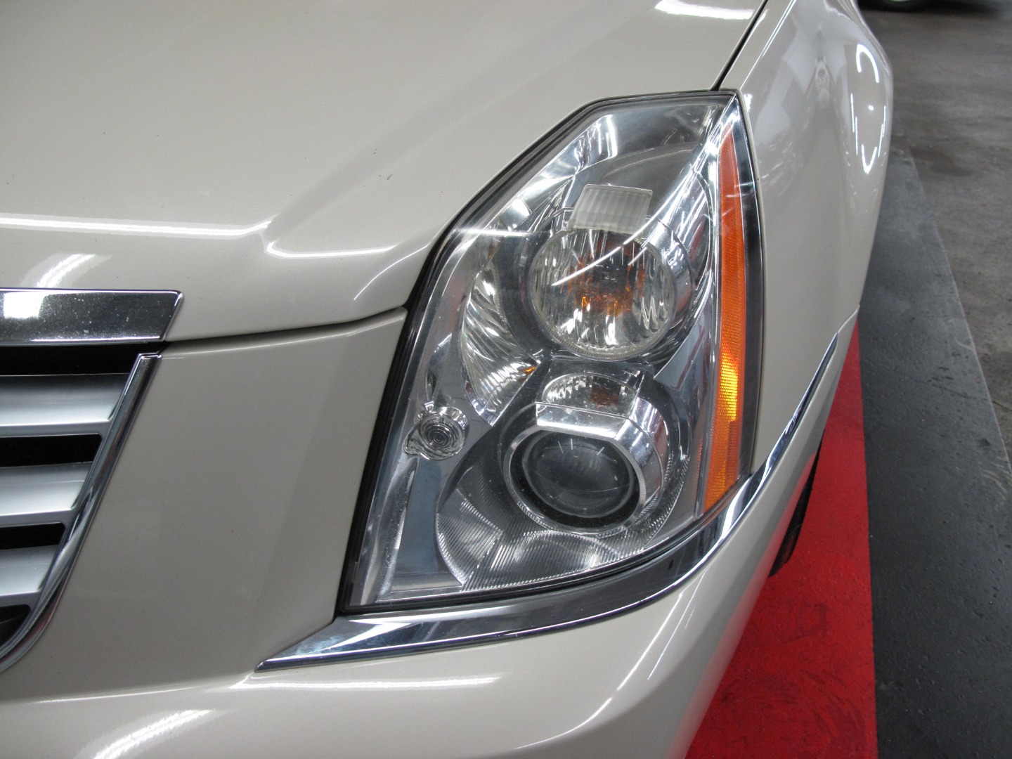 2010 Cadillac DTS Base - Photo 37