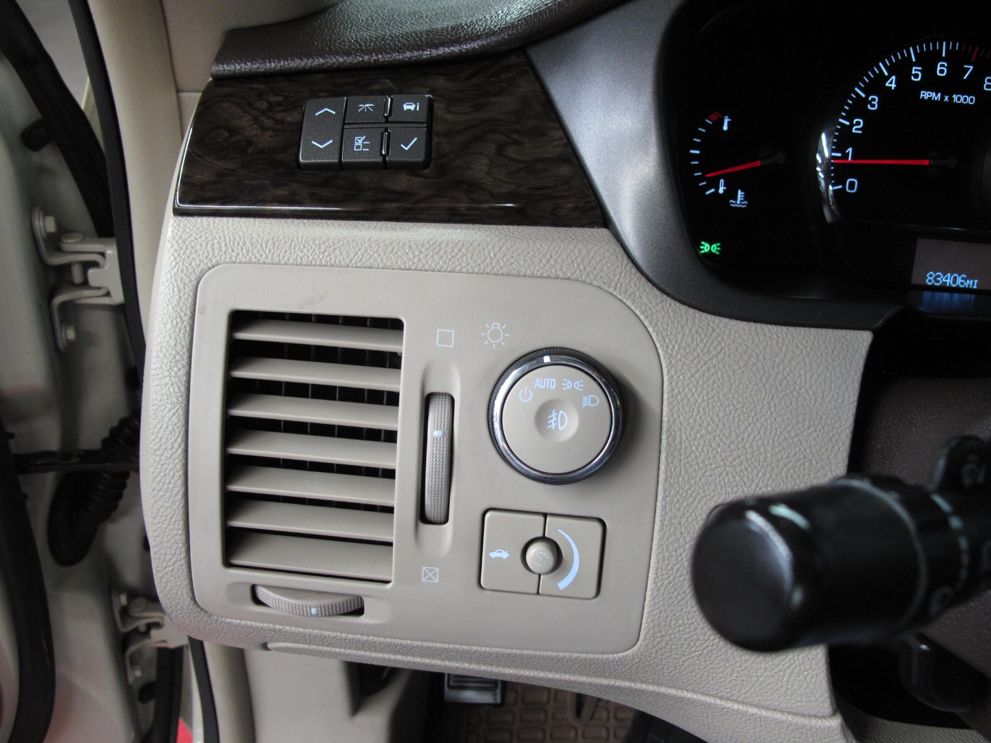 2010 Cadillac DTS Base - Photo 64