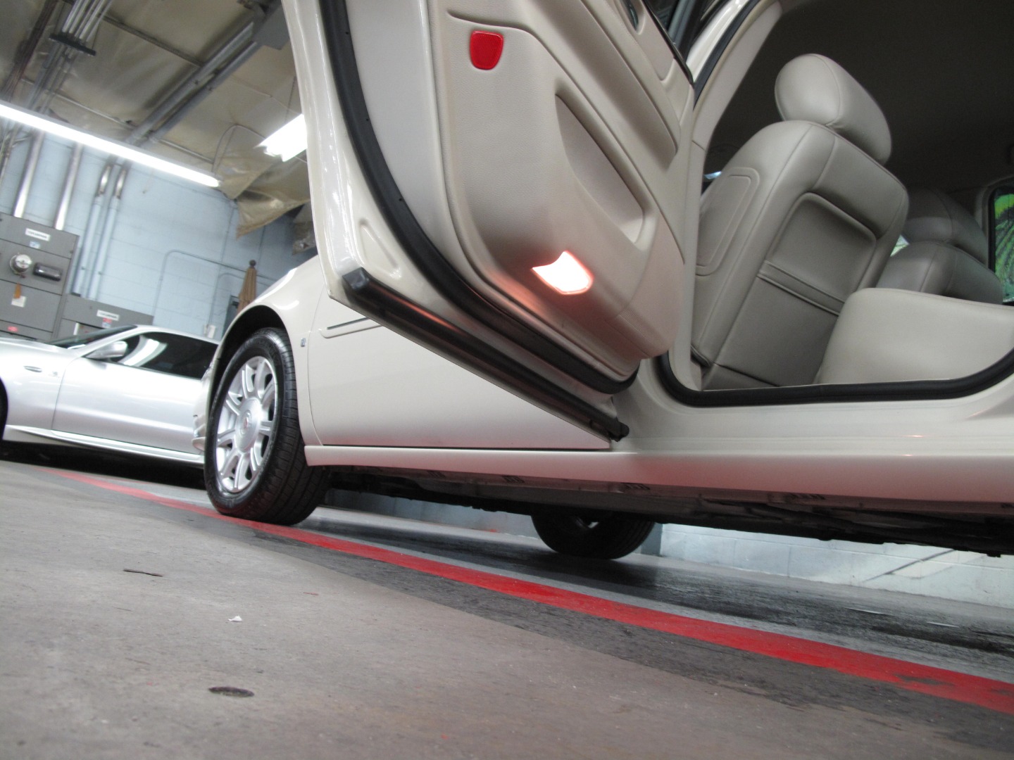 2010 Cadillac DTS Base - Photo 80