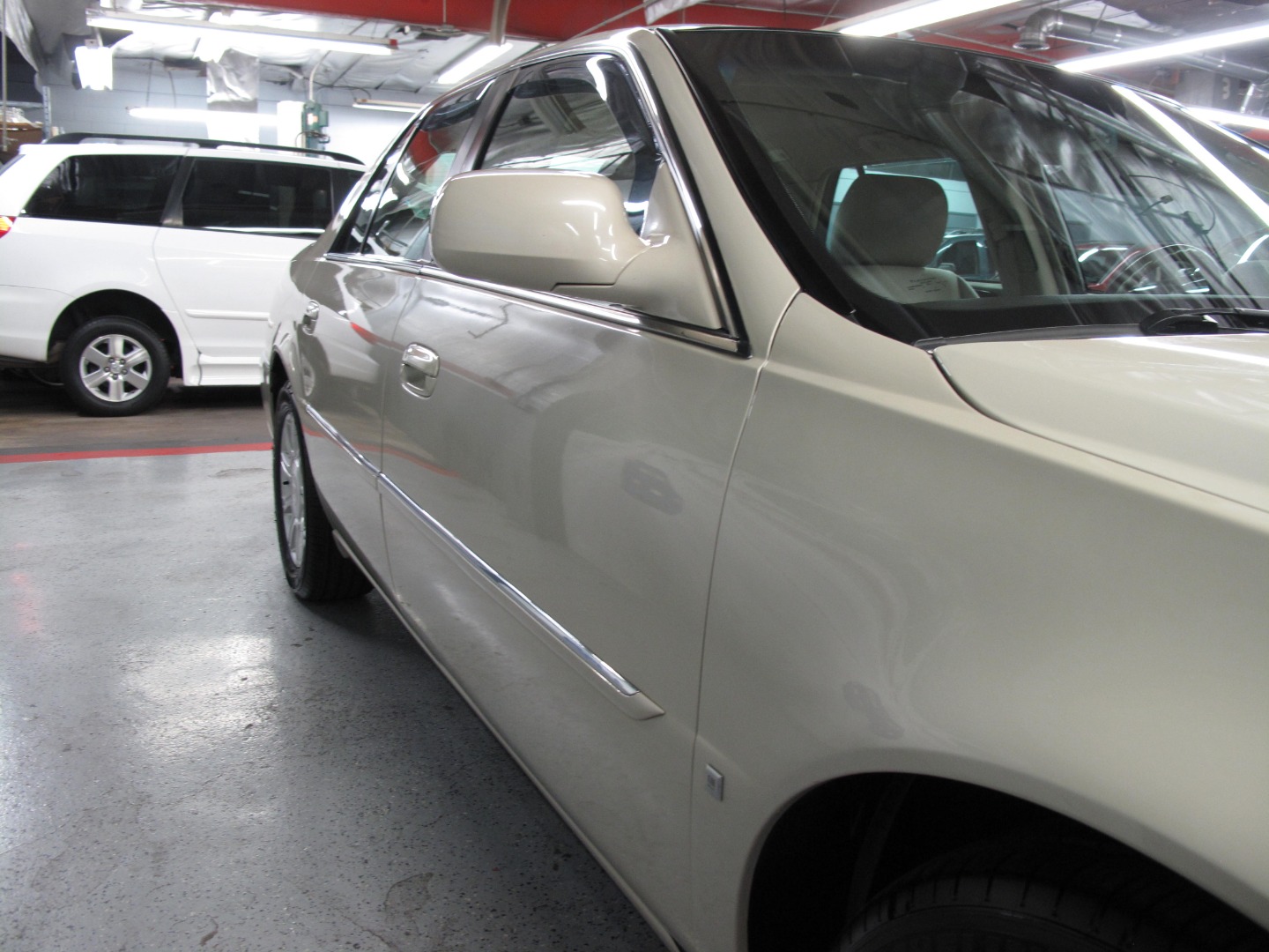 2010 Cadillac DTS Base - Photo 6