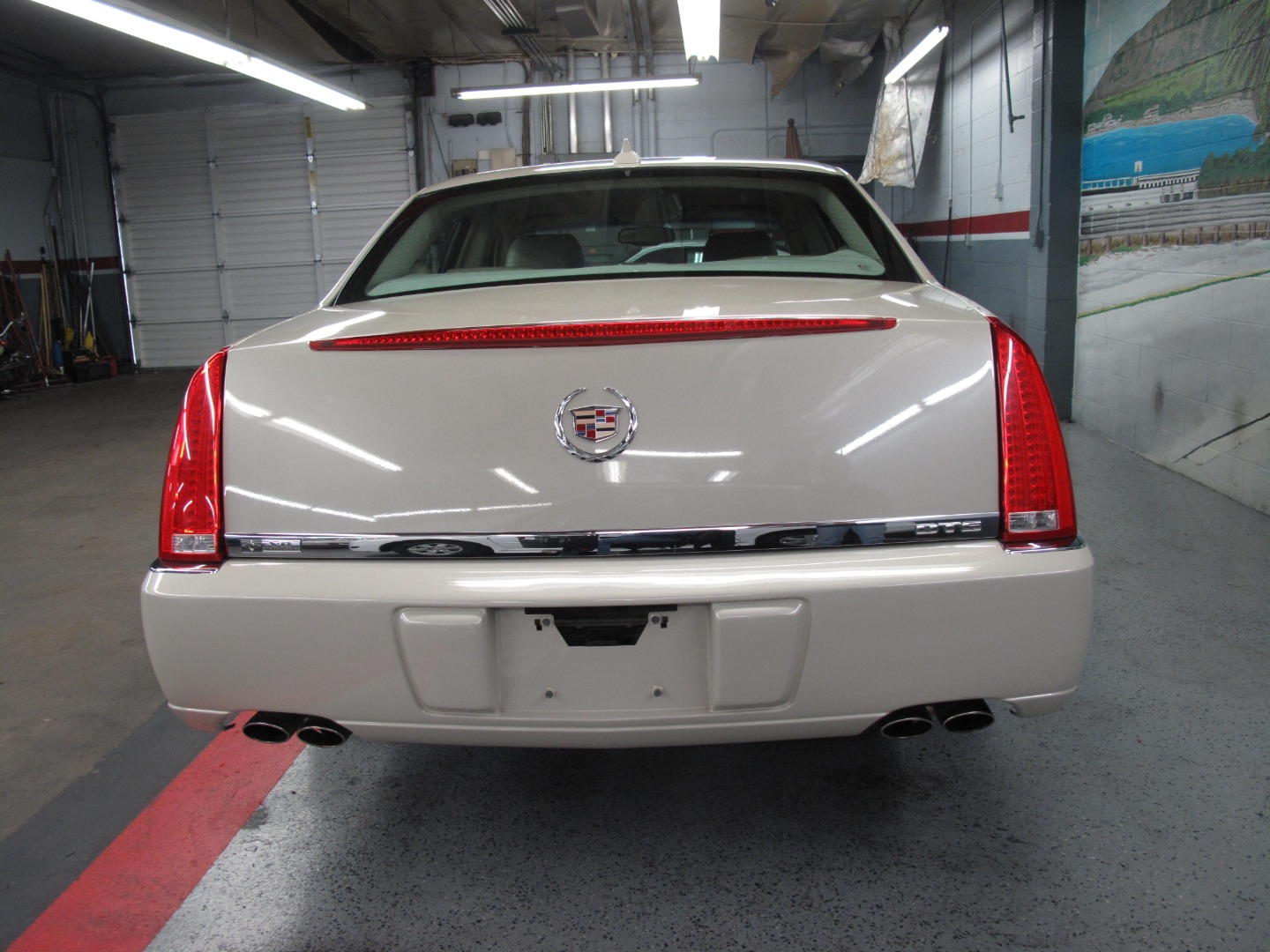 2010 Cadillac DTS Base - Photo 8