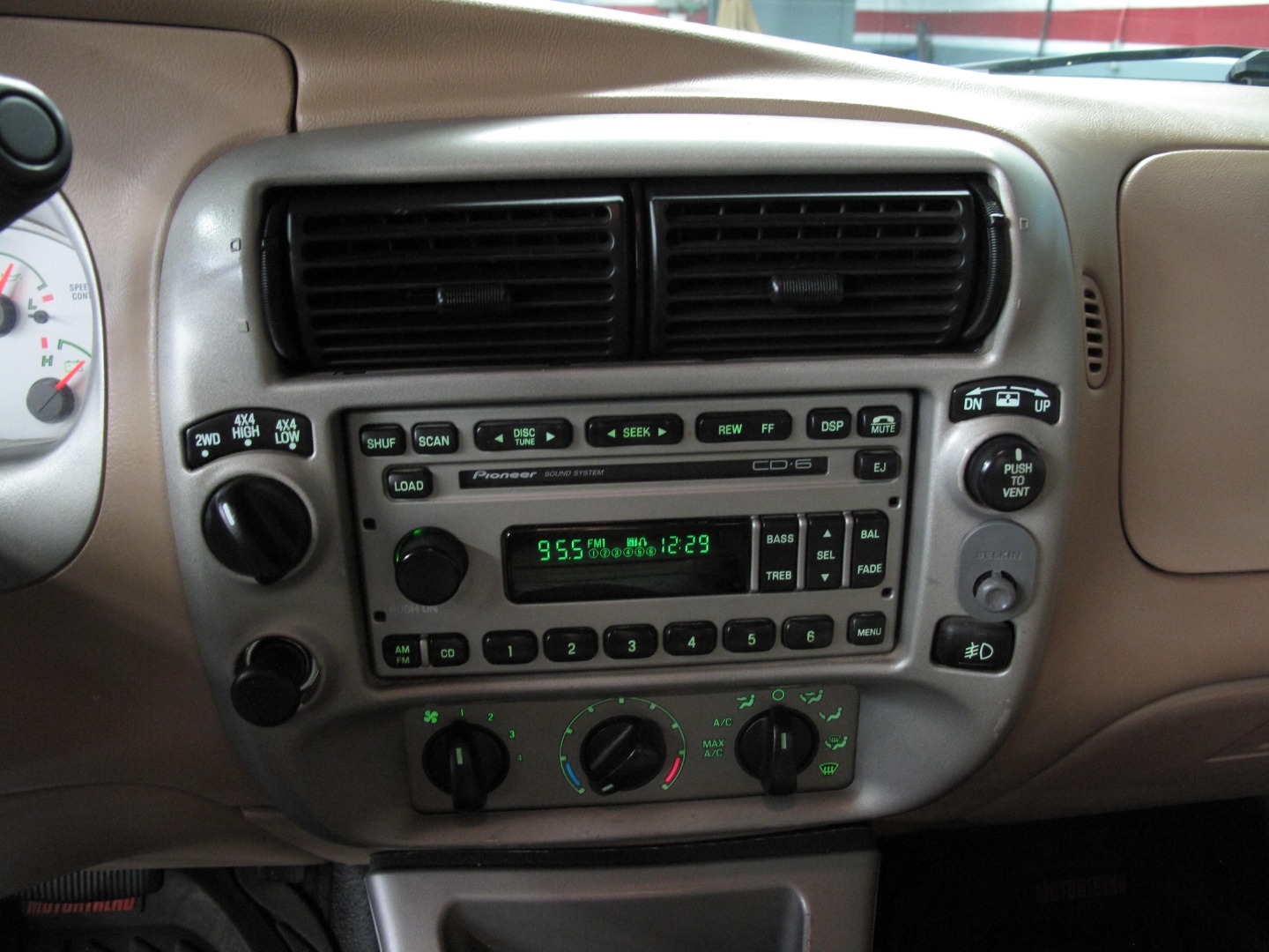 2002 Ford Explorer Sport Trac Base - Photo 52