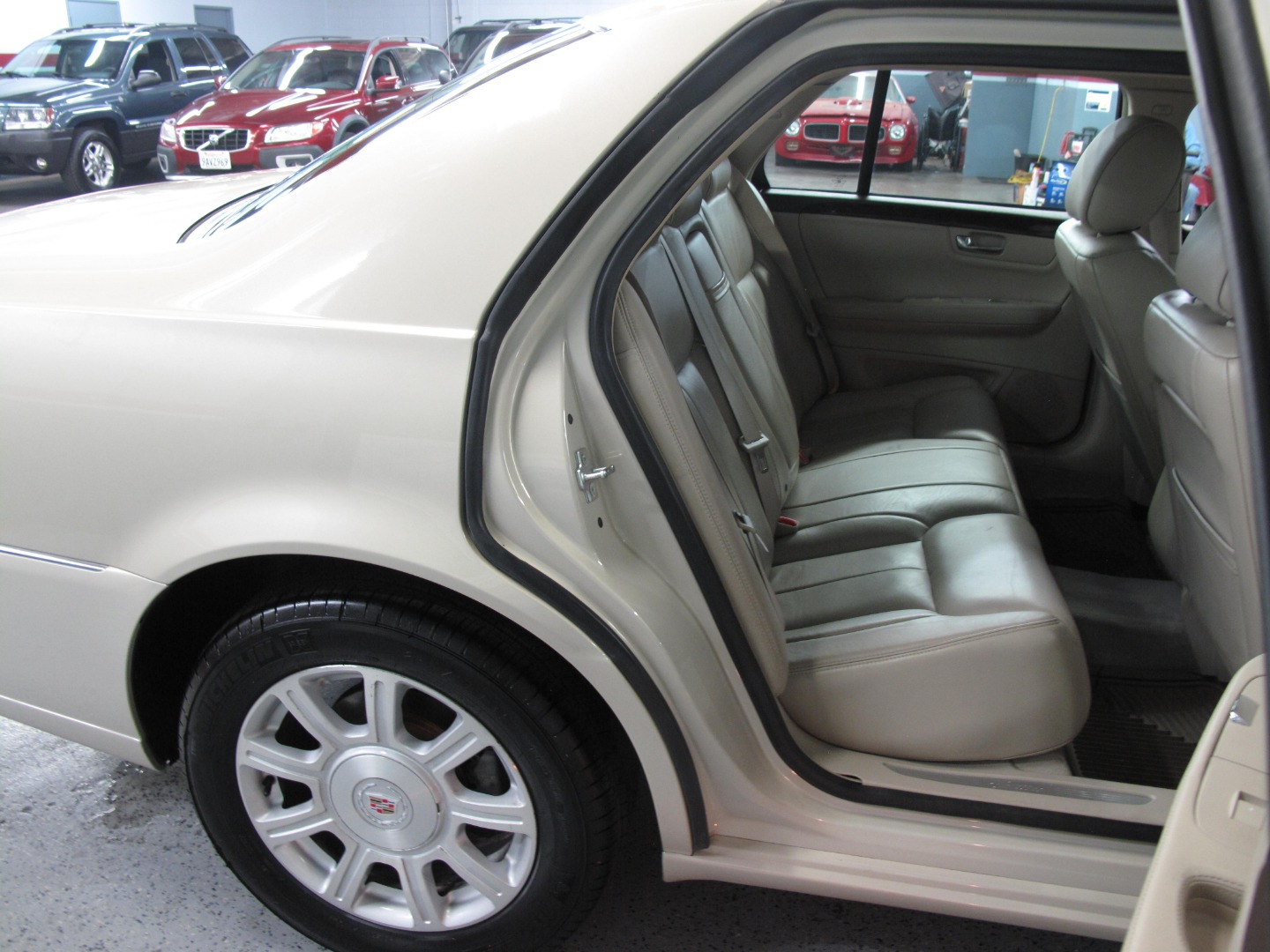 2010 Cadillac DTS Base - Photo 89
