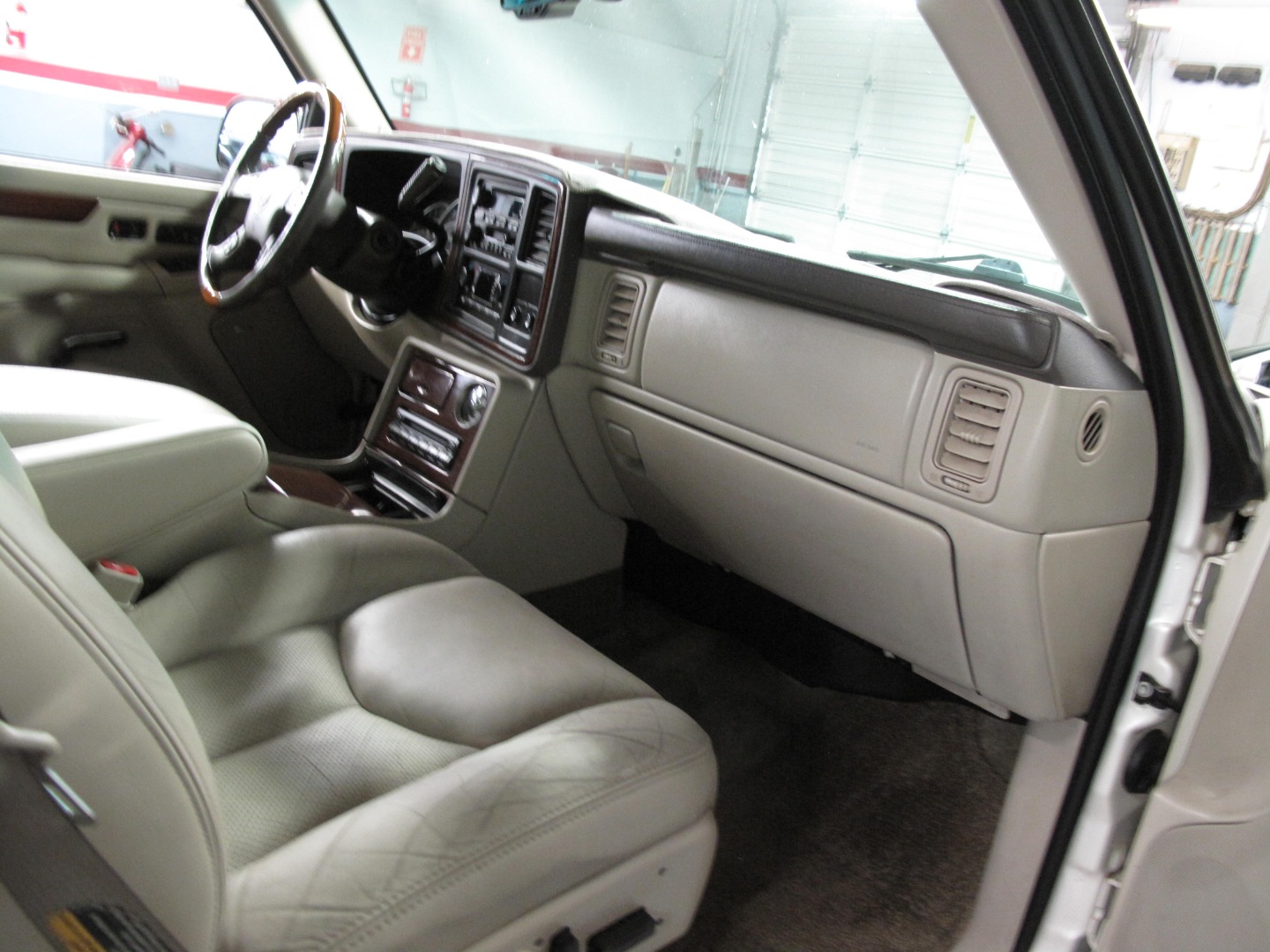 2003 Cadillac Escalade Base - Photo 8