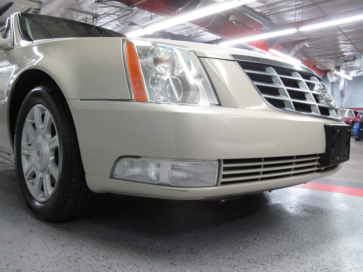 2010 Cadillac DTS Base - Photo 54
