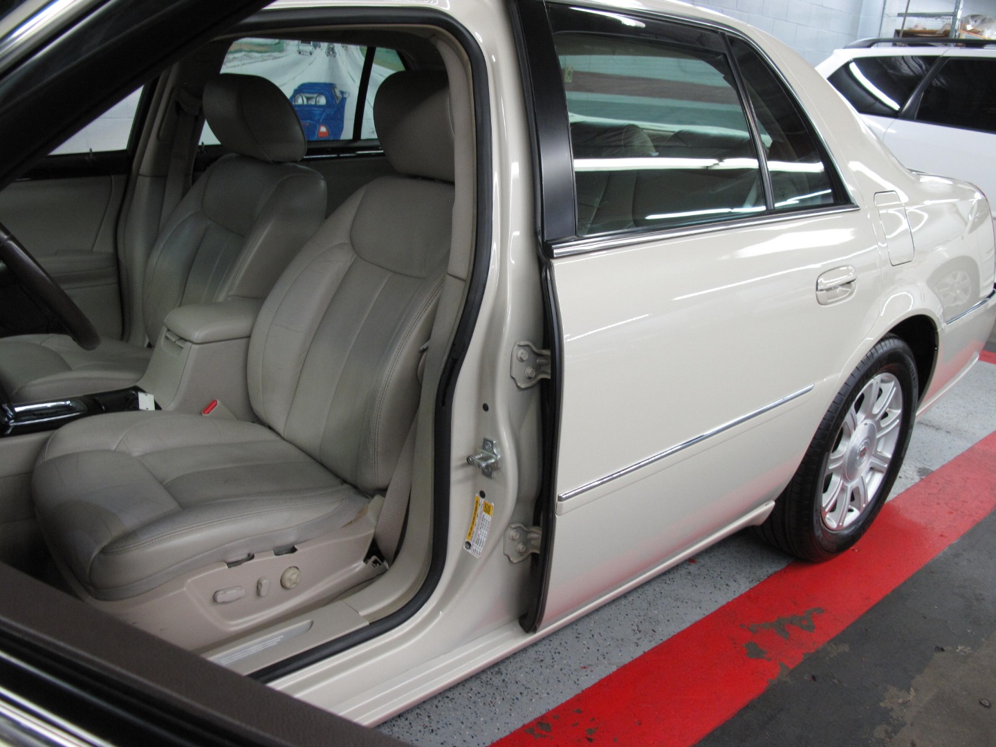2010 Cadillac DTS Base - Photo 77