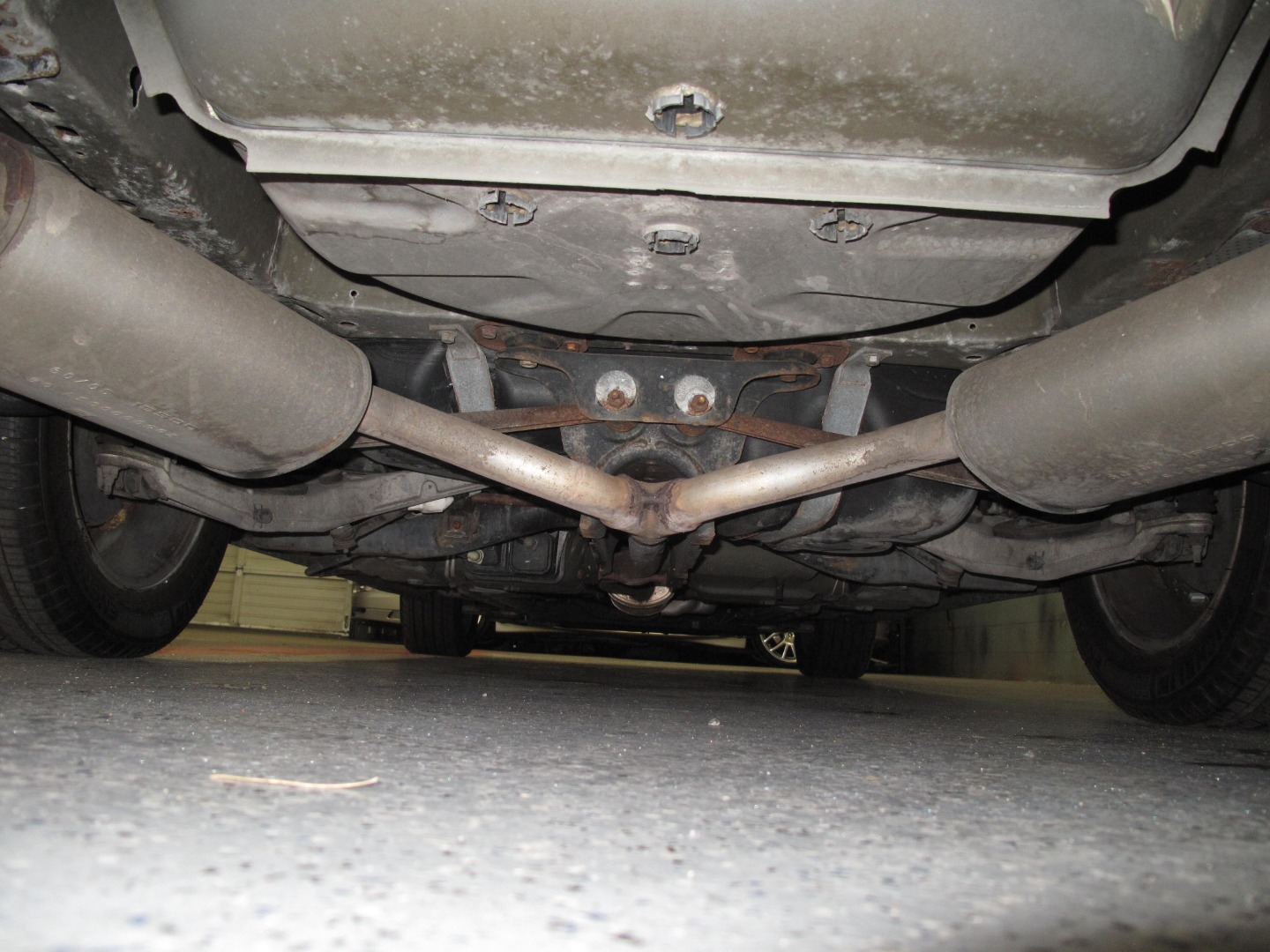 2010 Cadillac DTS Base - Photo 99