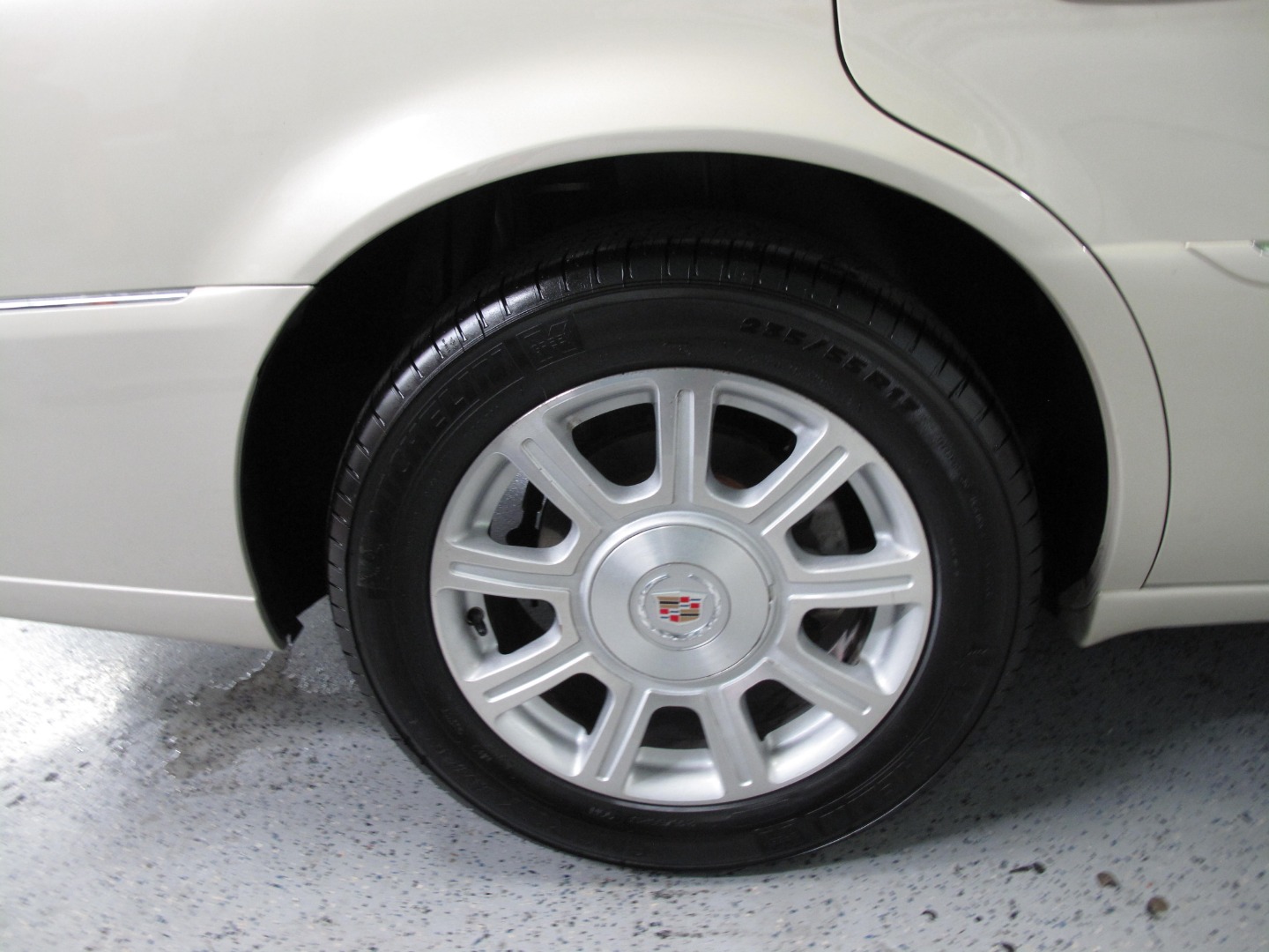 2010 Cadillac DTS Base - Photo 29