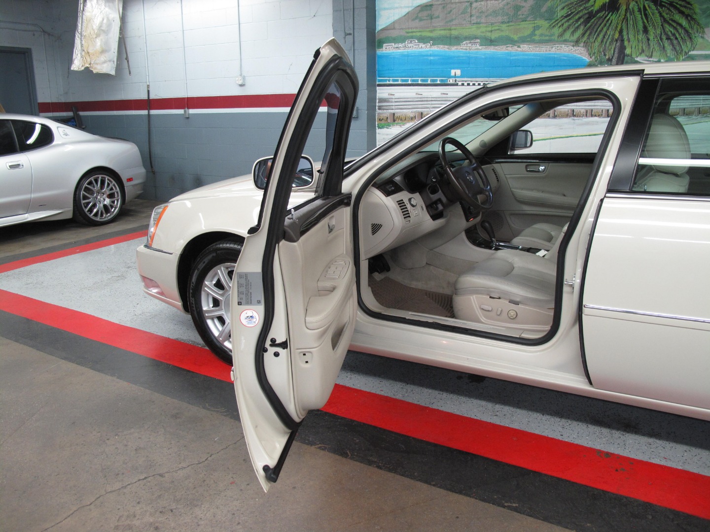 2010 Cadillac DTS Base - Photo 74
