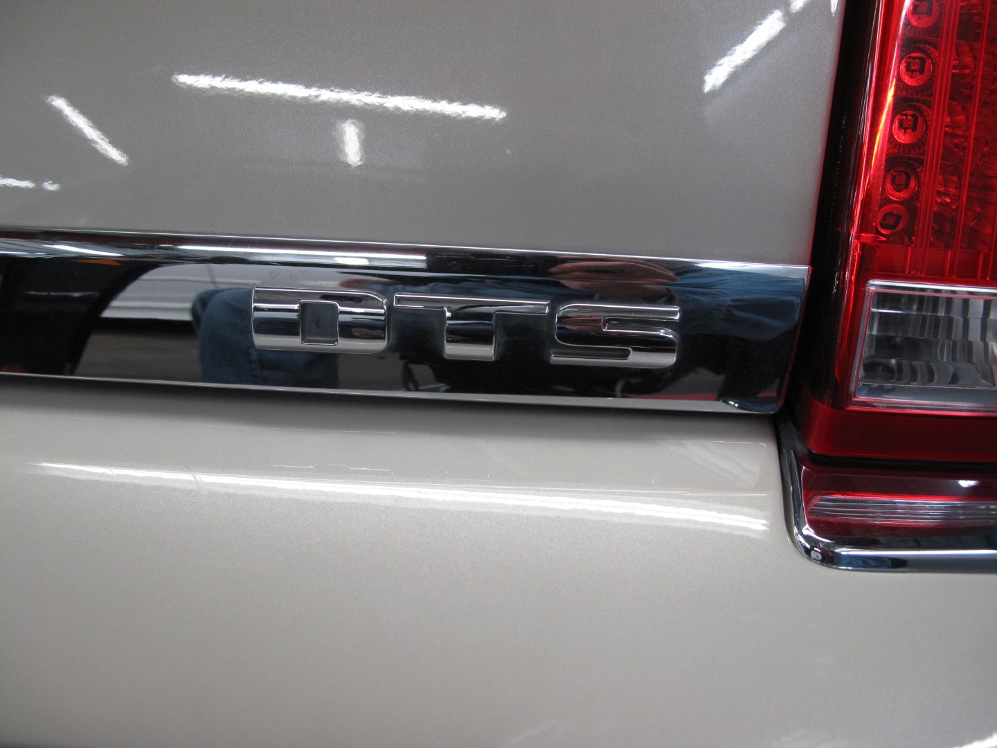 2010 Cadillac DTS Base - Photo 10