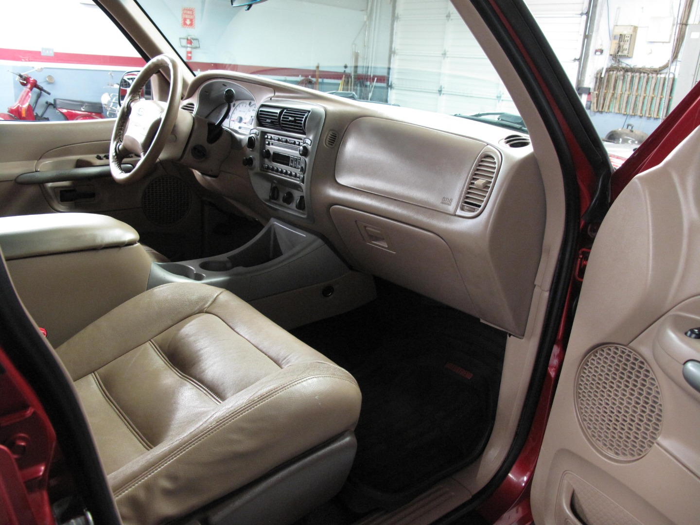 2002 Ford Explorer Sport Trac Base - Photo 10