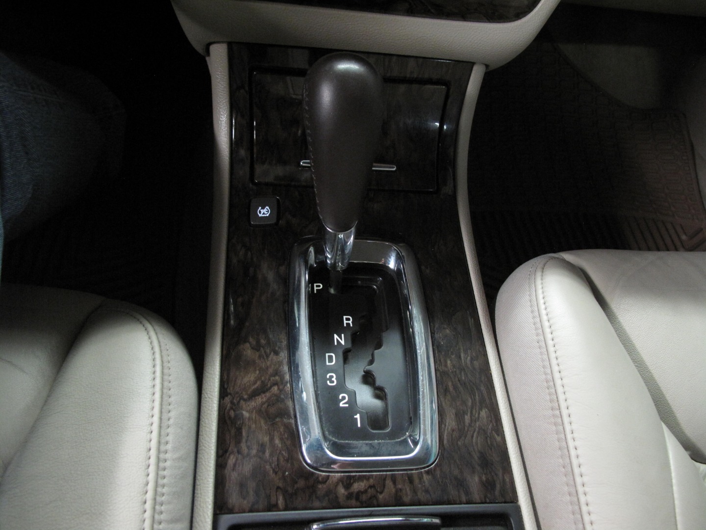 2010 Cadillac DTS Base - Photo 63