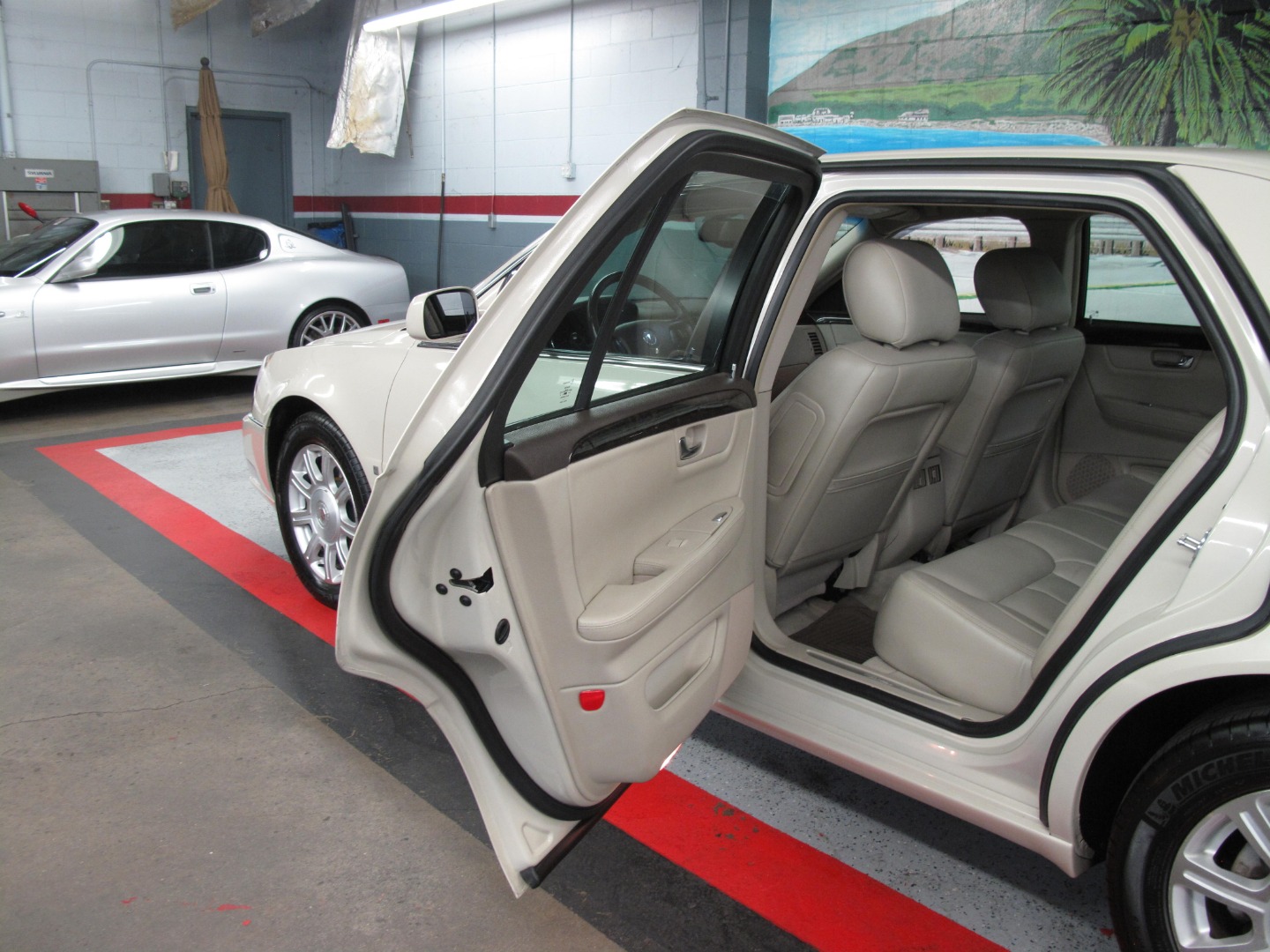 2010 Cadillac DTS Base - Photo 79