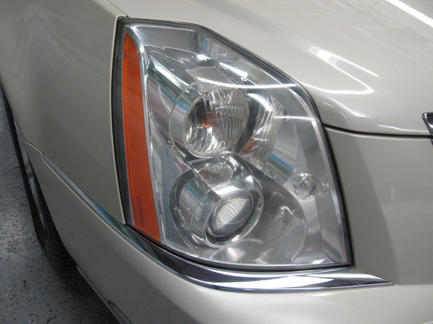 2010 Cadillac DTS Base - Photo 36