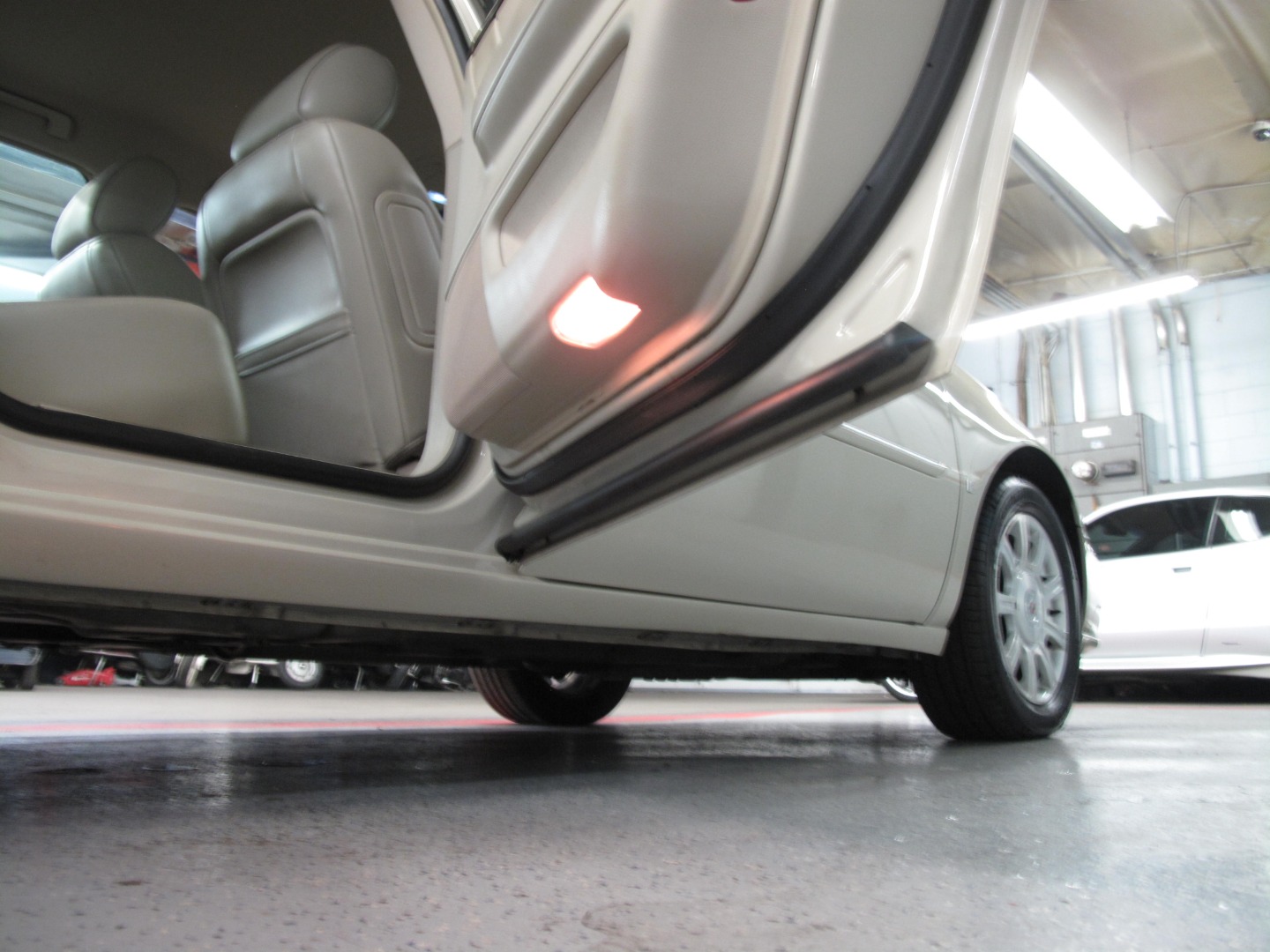 2010 Cadillac DTS Base - Photo 88