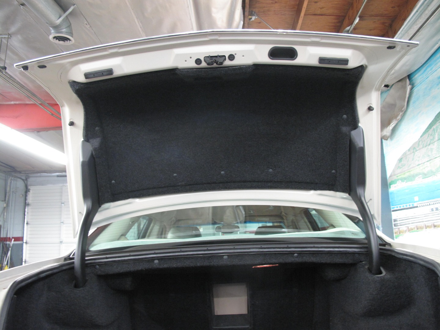 2010 Cadillac DTS Base - Photo 21