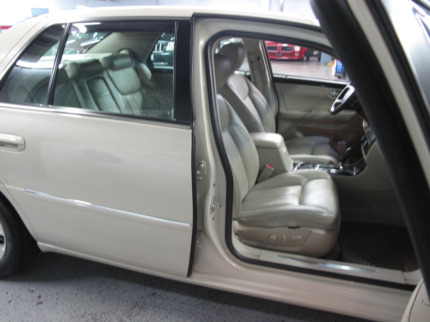 2010 Cadillac DTS Base - Photo 85