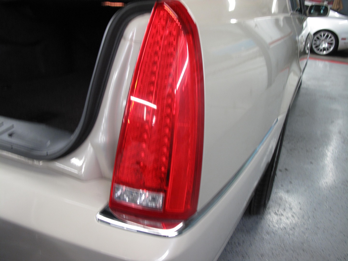 2010 Cadillac DTS Base - Photo 42