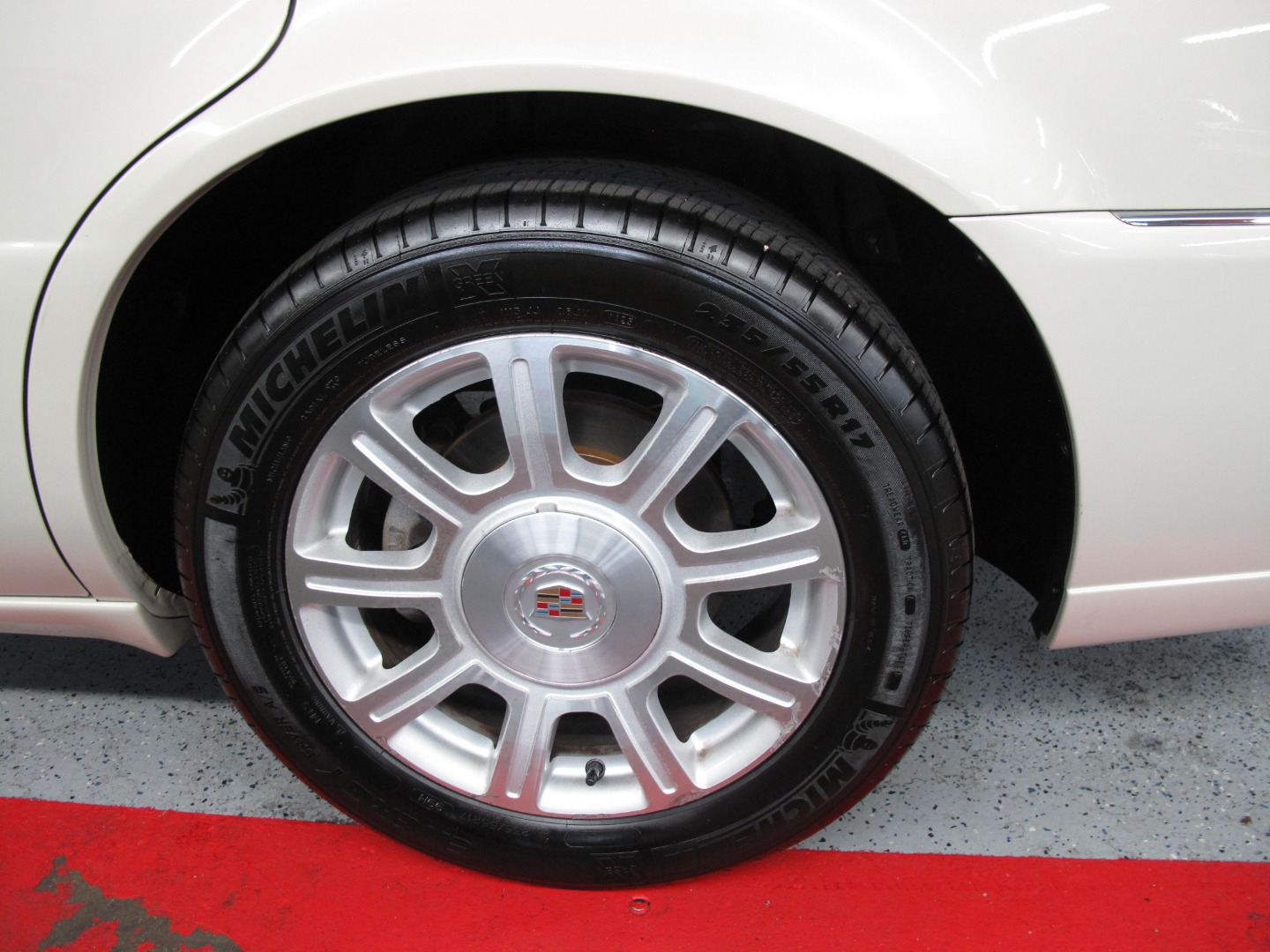 2010 Cadillac DTS Base - Photo 30