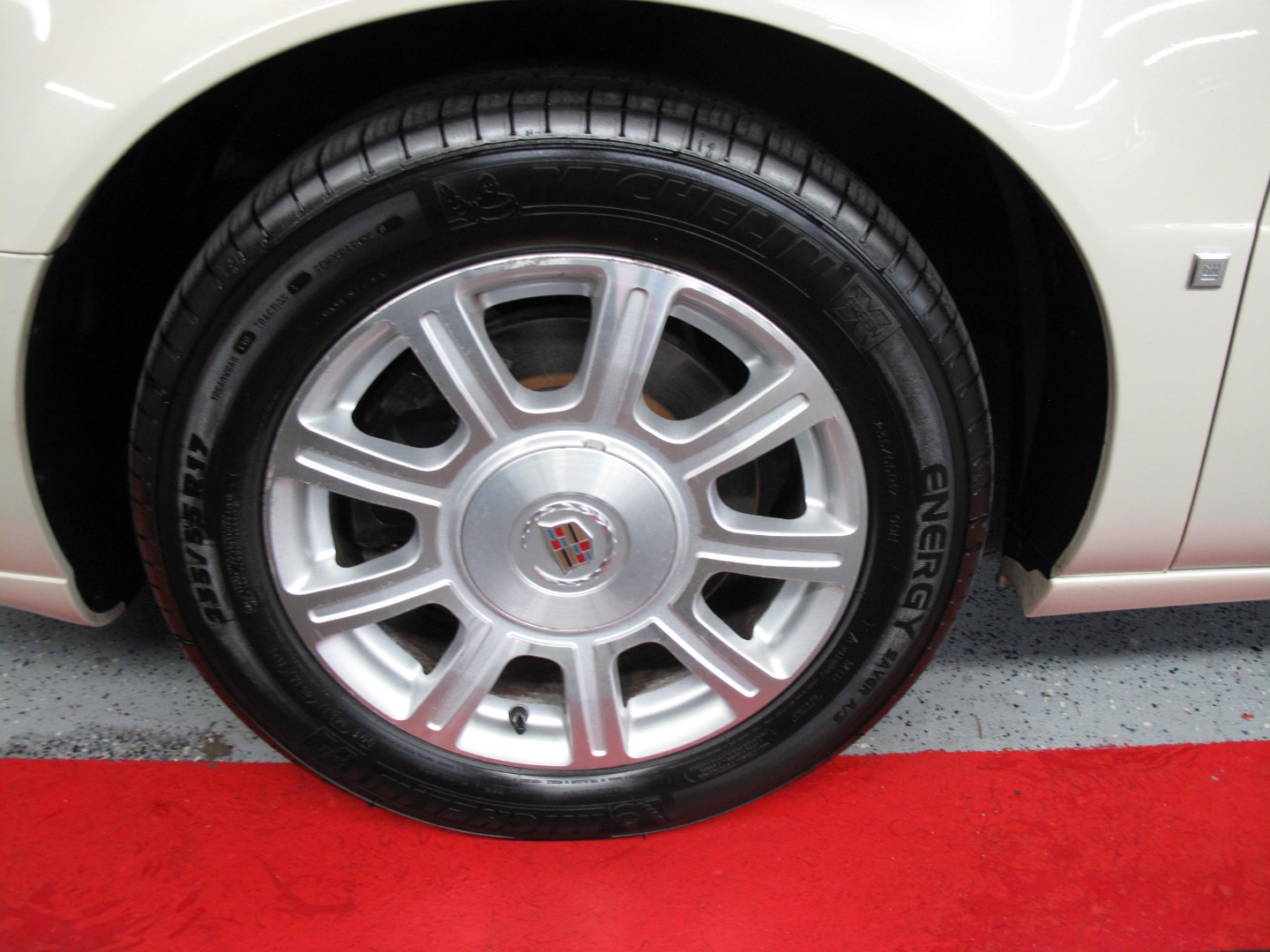 2010 Cadillac DTS Base - Photo 27