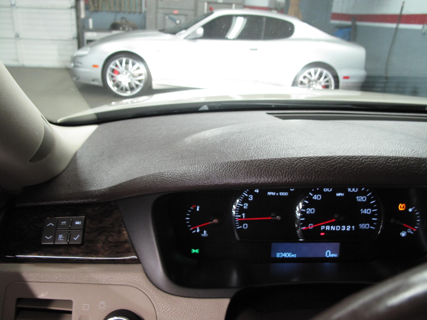 2010 Cadillac DTS Base - Photo 31