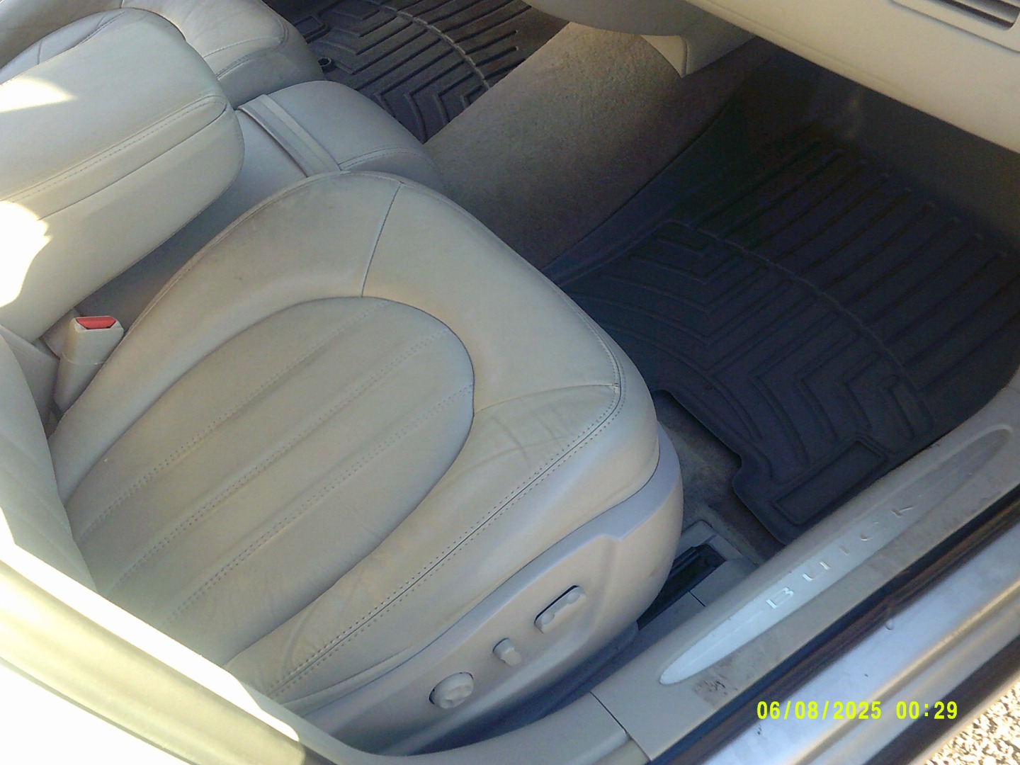 2011 Buick Lucerne CXL - Photo 7