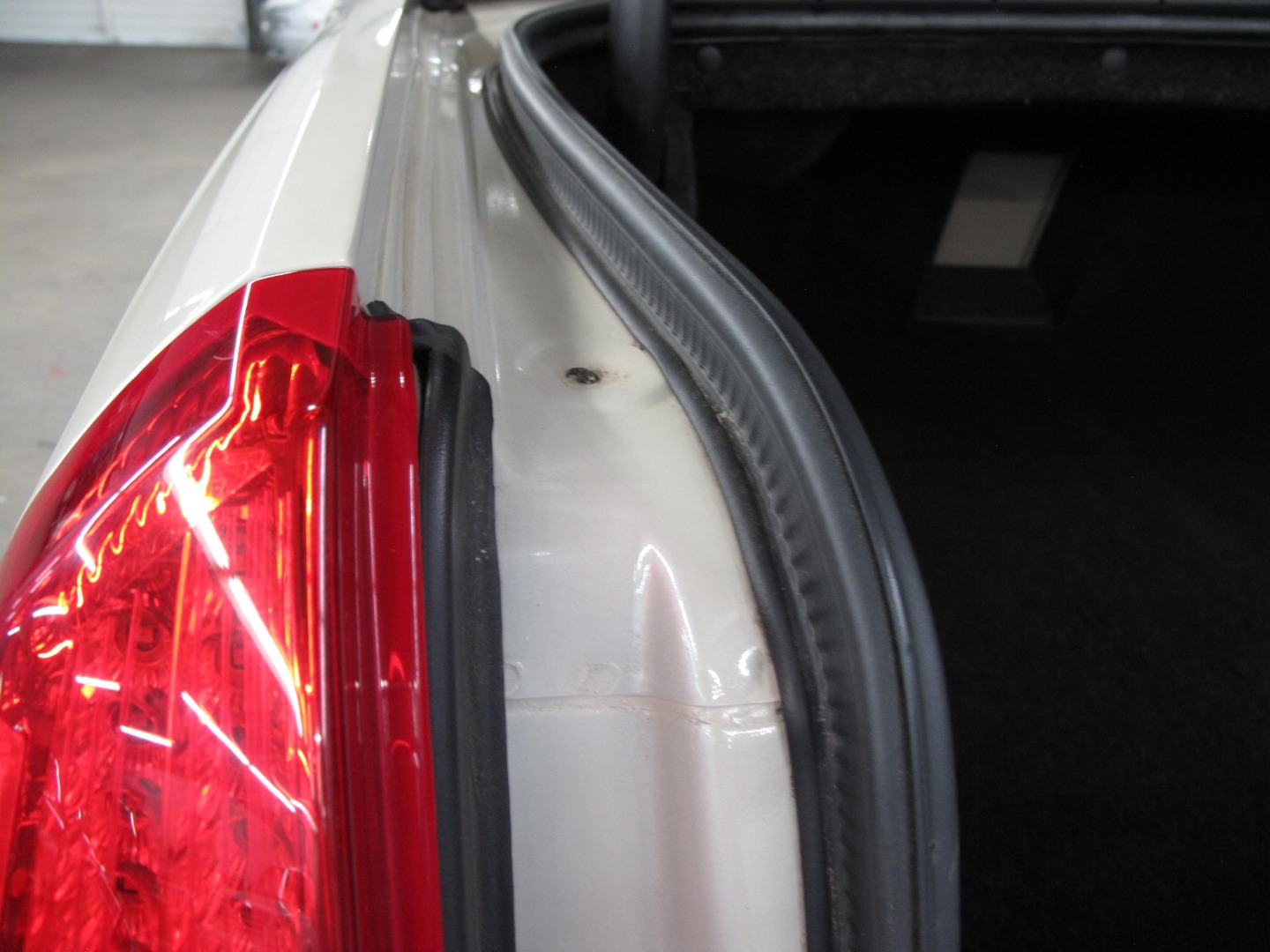 2010 Cadillac DTS Base - Photo 43